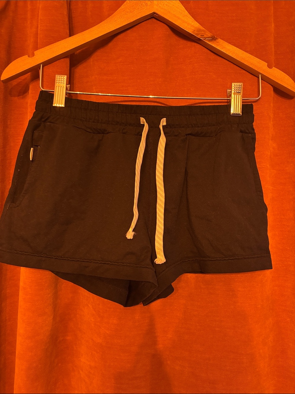 Vuori Black Athletic Drawstring Shorts with Cream Tie